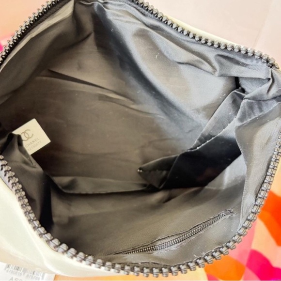 New With Tags Luxury Chanel Makeup Bag - Picture 3 of 6
